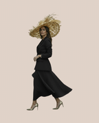 Robe-Blazer Victoria Noir – Jupe Plissée Élégante & Moderne | Pièce Unique