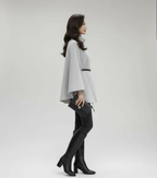 Cape Femme Col Montant – Coupe Structurée avec Ceinture Made in Italy