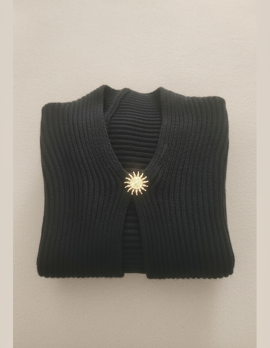 Gilet maille douce broche soleil – gilet court chic femme Made in Italy