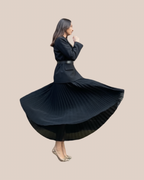 Robe-Blazer Victoria Noir – Jupe Plissée Élégante & Moderne | Pièce Unique