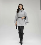 Cape Femme Col Montant – Coupe Structurée avec Ceinture Made in Italy