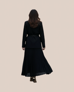 Robe-Blazer Victoria Noir – Jupe Plissée Élégante & Moderne | Pièce Unique